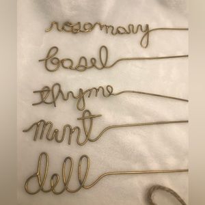 Herb stakes, all shown are included. Comes with the burlap bag to hold them.